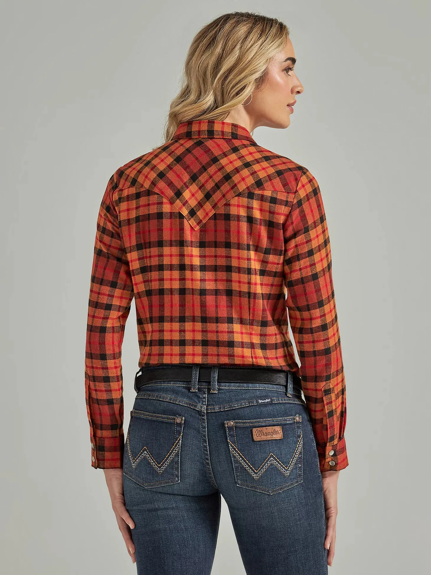 Wrangler Women's Long Sleeve Plaid Flannel Western Snap Shirt in Adobe